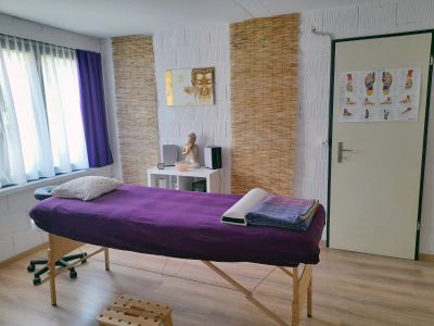 Arbeitsraum mit Liege